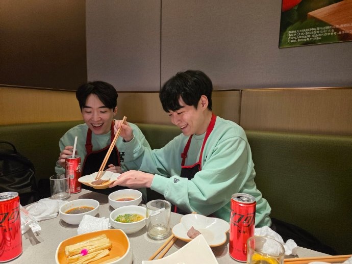 DK三人组聚餐：由衷感谢安排周全的Riot/LCK/LPL以及中国安保人员